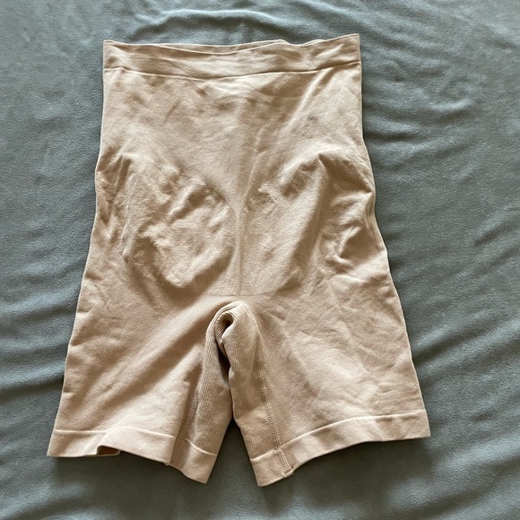 Rosie Pope Maternity Seamless Shaper Short - Picture 3 of 5